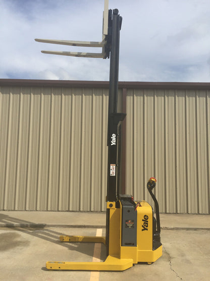 2012 Yale Walkie Stacker | 3924 hrs - 3800lb capacity