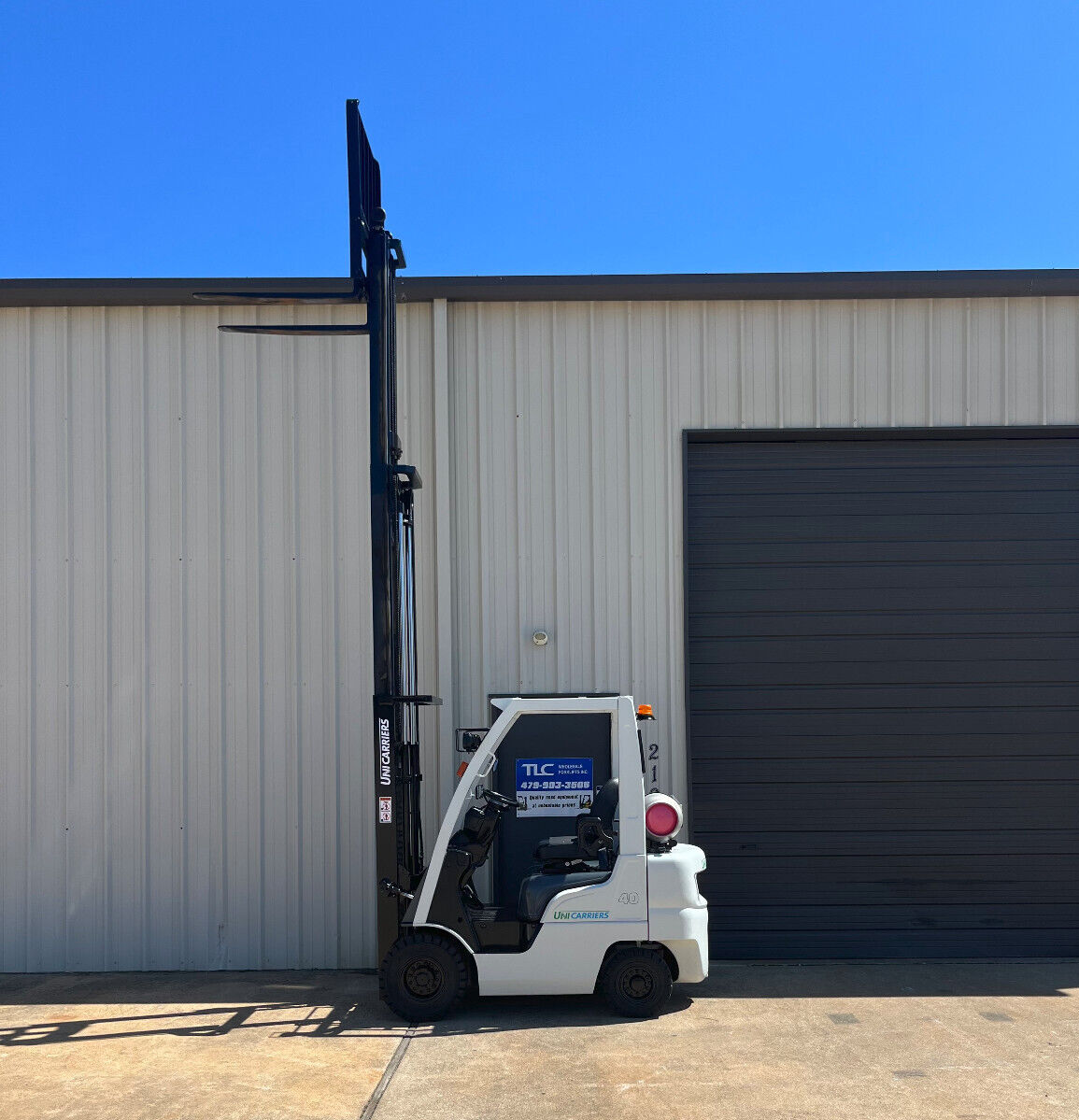 2014 Unicarriers Propane Forklift | 1945 hrs - 4000lb capacity