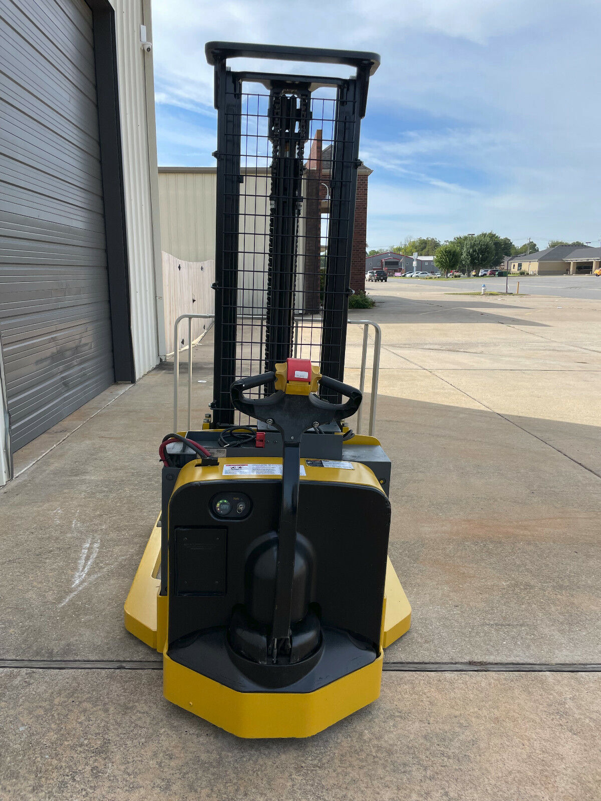 2014 Yale Walkie Stacker | 2131 hours - 3800lb capacity