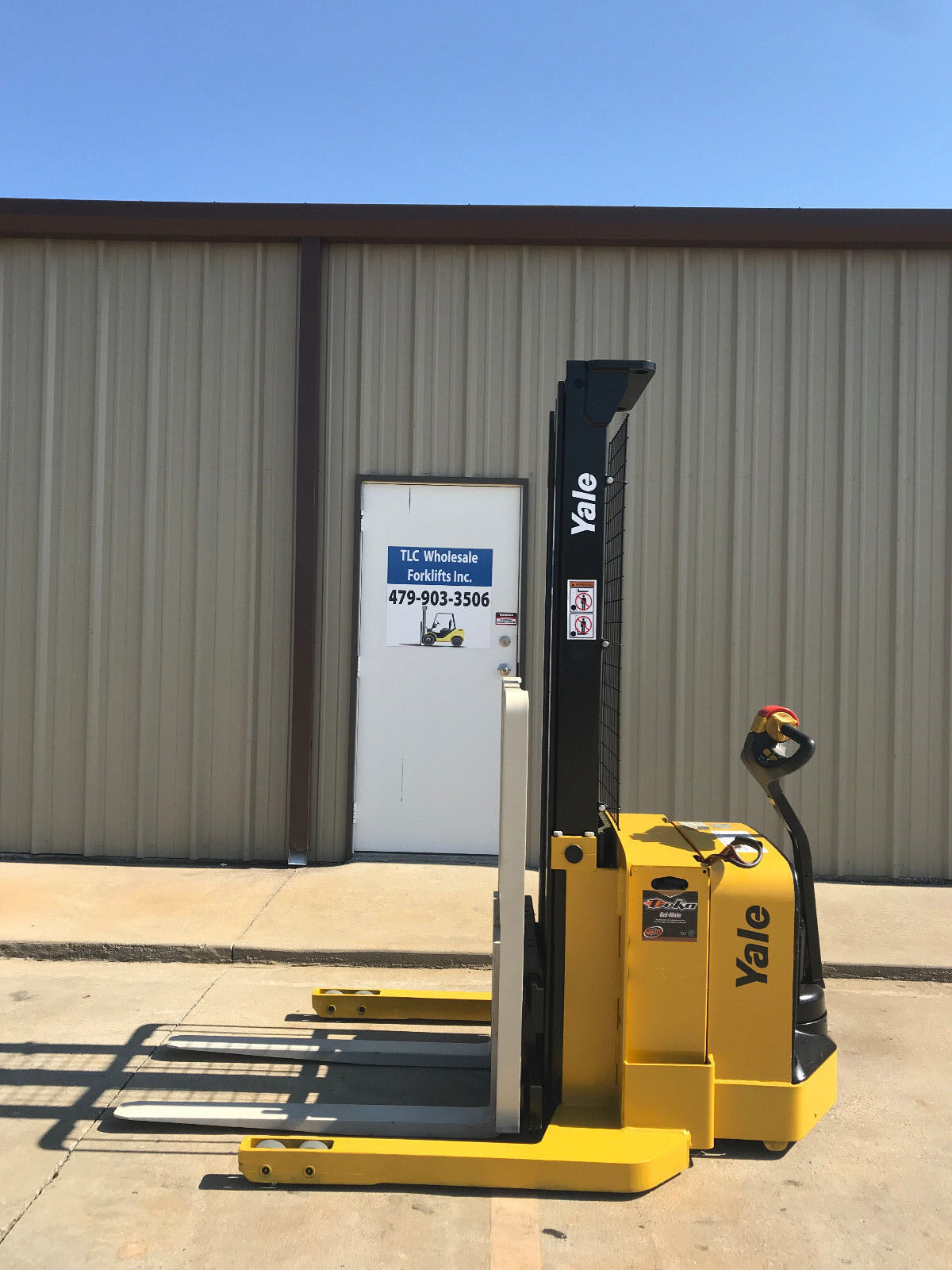 2009 Yale Walkie Stacker | 3698 hrs - 3800lb capacity