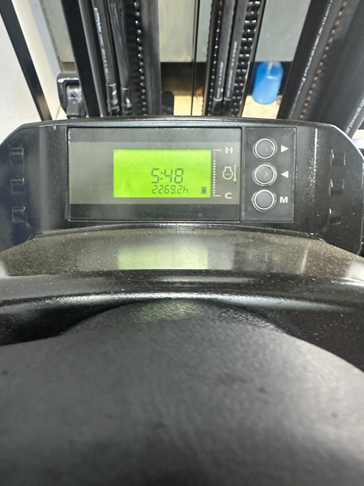 8683976