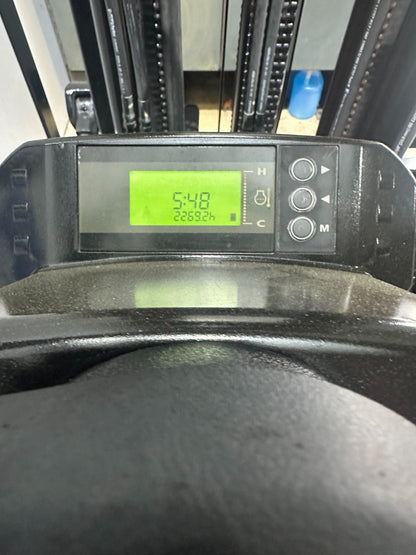 8683976