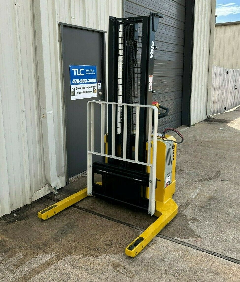 2010 Yale Walkie Stacker | 2361 hrs - 3800lb capacity