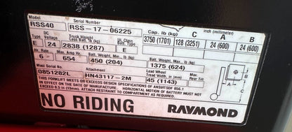 8905806