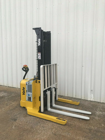 2009 Yale Walkie Stacker | 3649 hours - 3800lb capacity