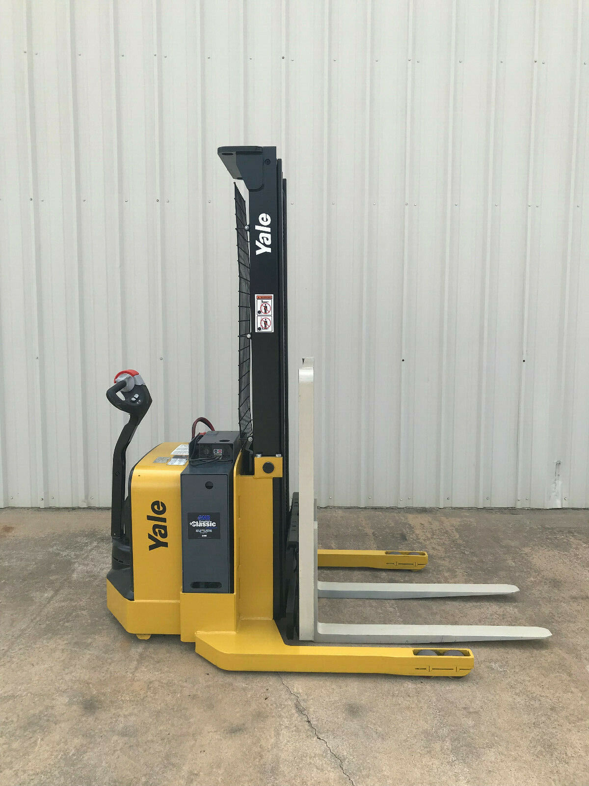 2012 Yale Walkie Stacker | 1422 hrs - 3800lb capacity