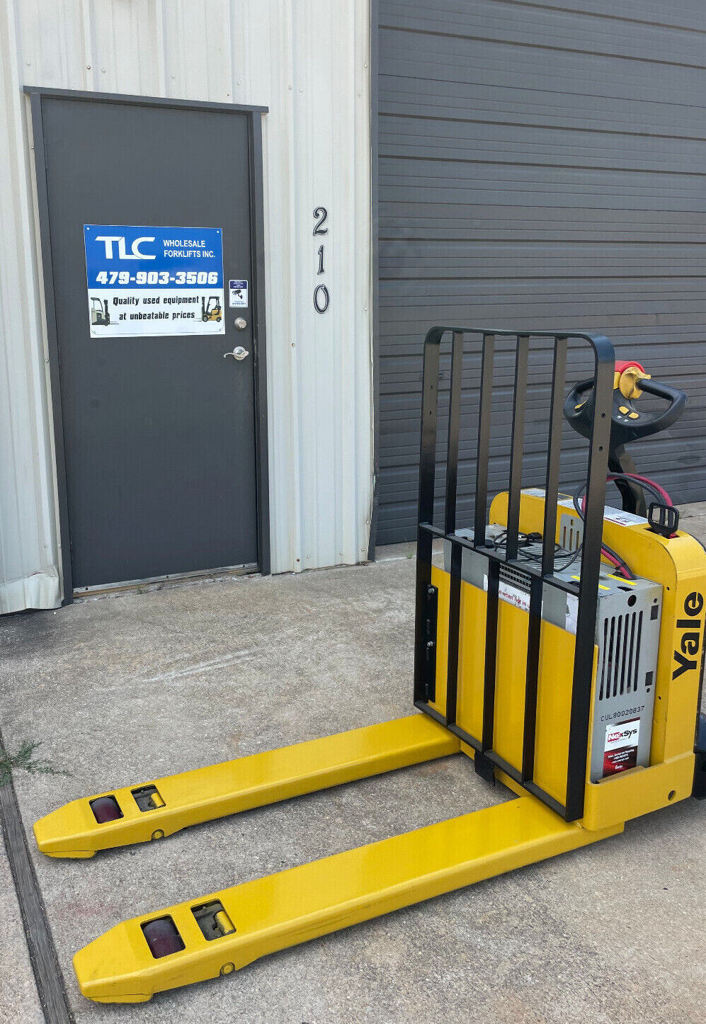 2015 Yale Electric Pallet Jack | 879 hrs - 5000lb capacity