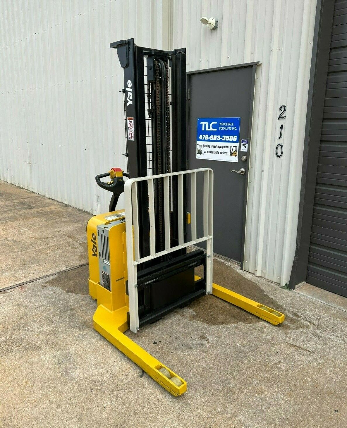 2014 Yale Walkie Stacker | 2282 hrs - 3800lb capacity