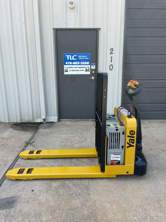 2015 Yale Electric Pallet Jack | 879 hrs - 5000lb capacity