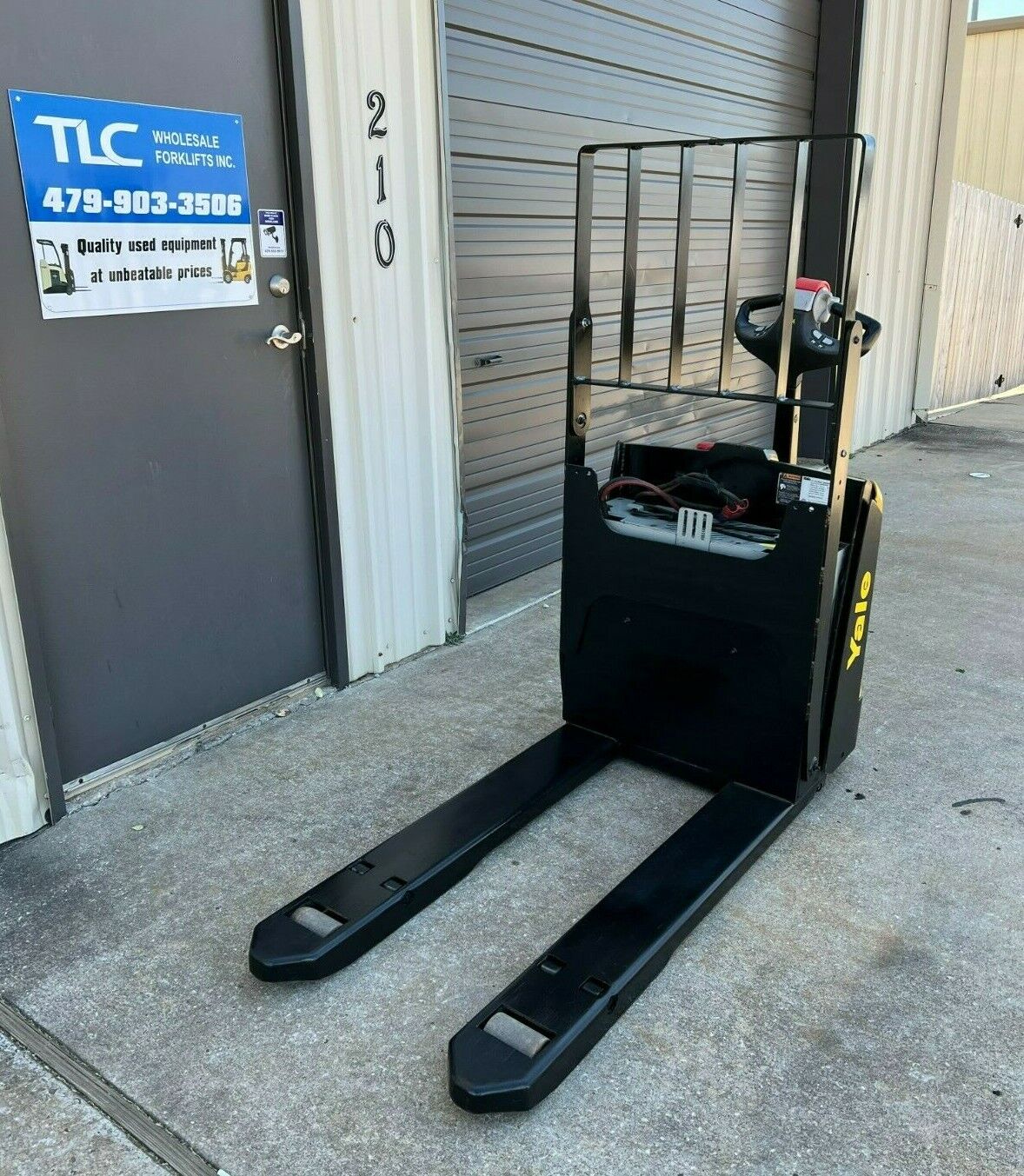 2016 Yale Electric Pallet Jack | 1860 hrs - 5000lb capacity