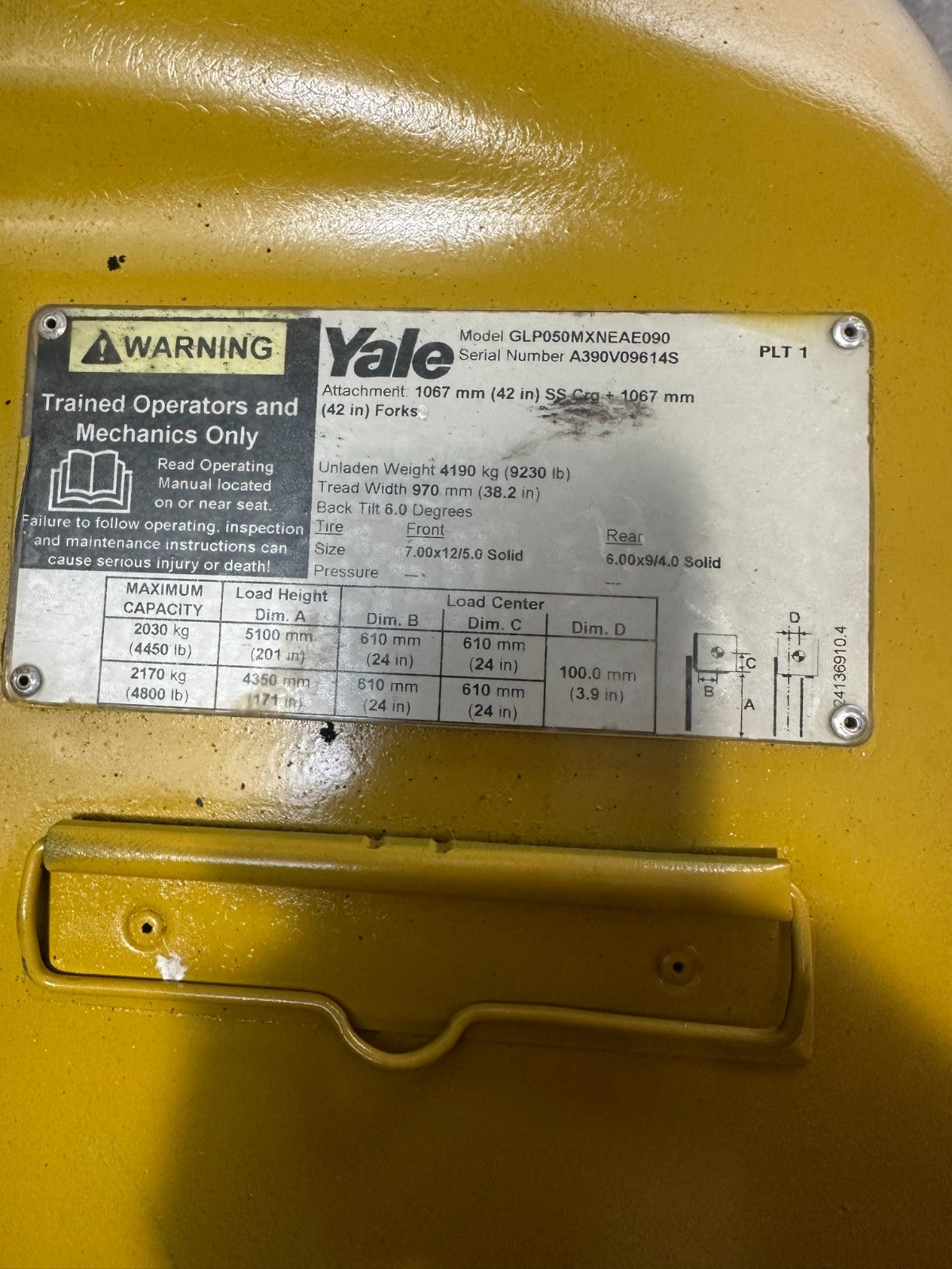 8683976