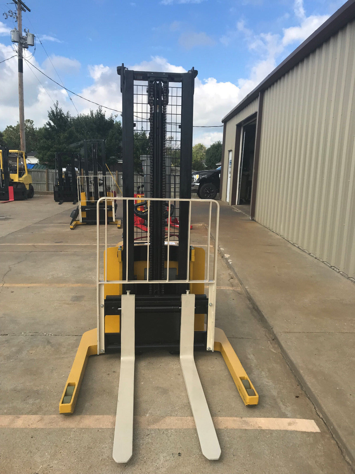 2013 Yale Walkie Stacker | 1384 hrs - 3800lb capacity