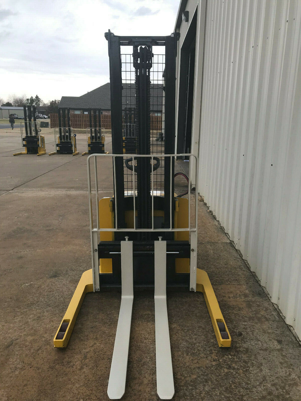 2009 Yale Walkie Stacker | 3649 hours - 3800lb capacity