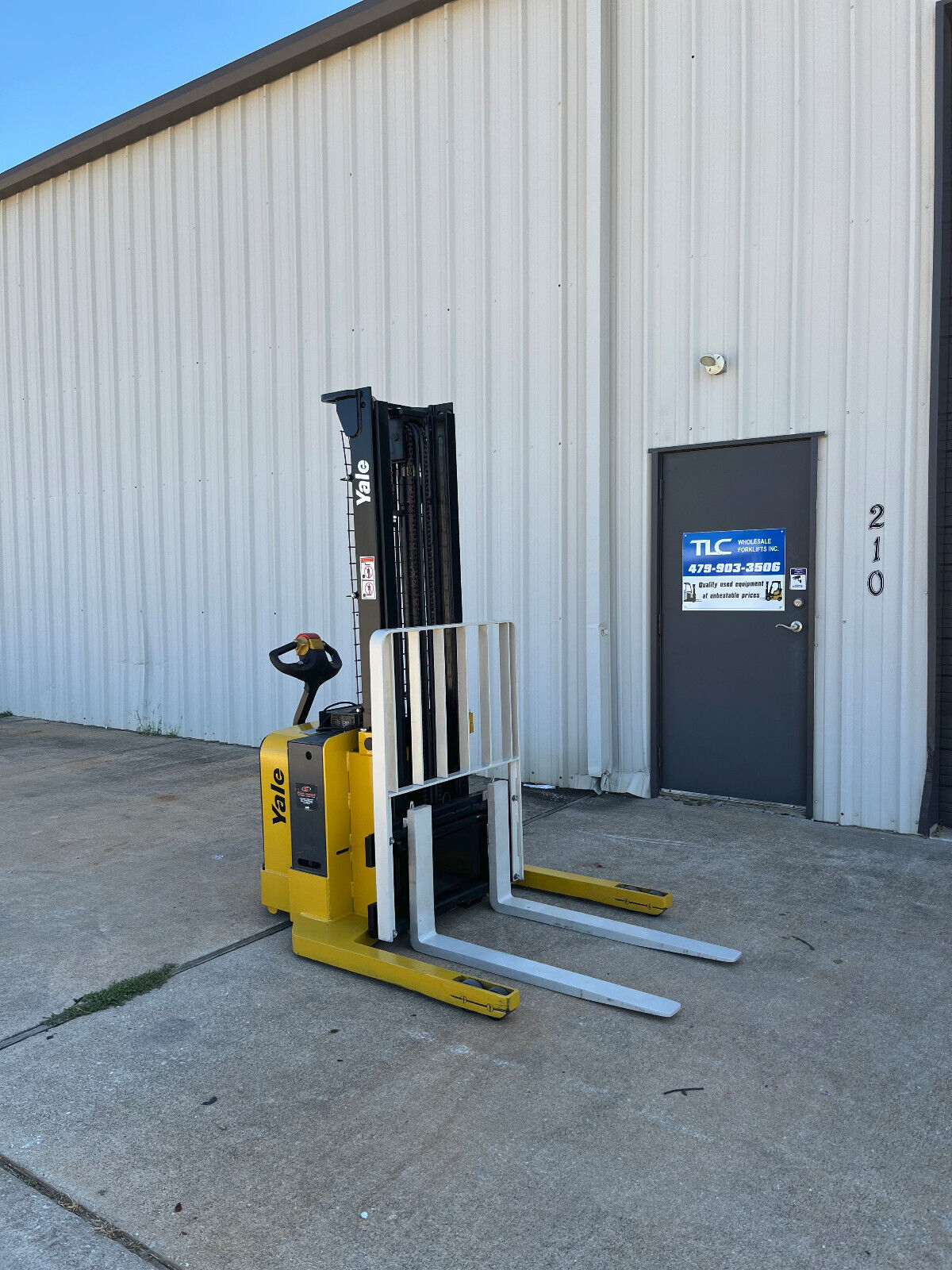 2015 Yale Walkie Stacker | 1032 hrs - 3800lb capacity