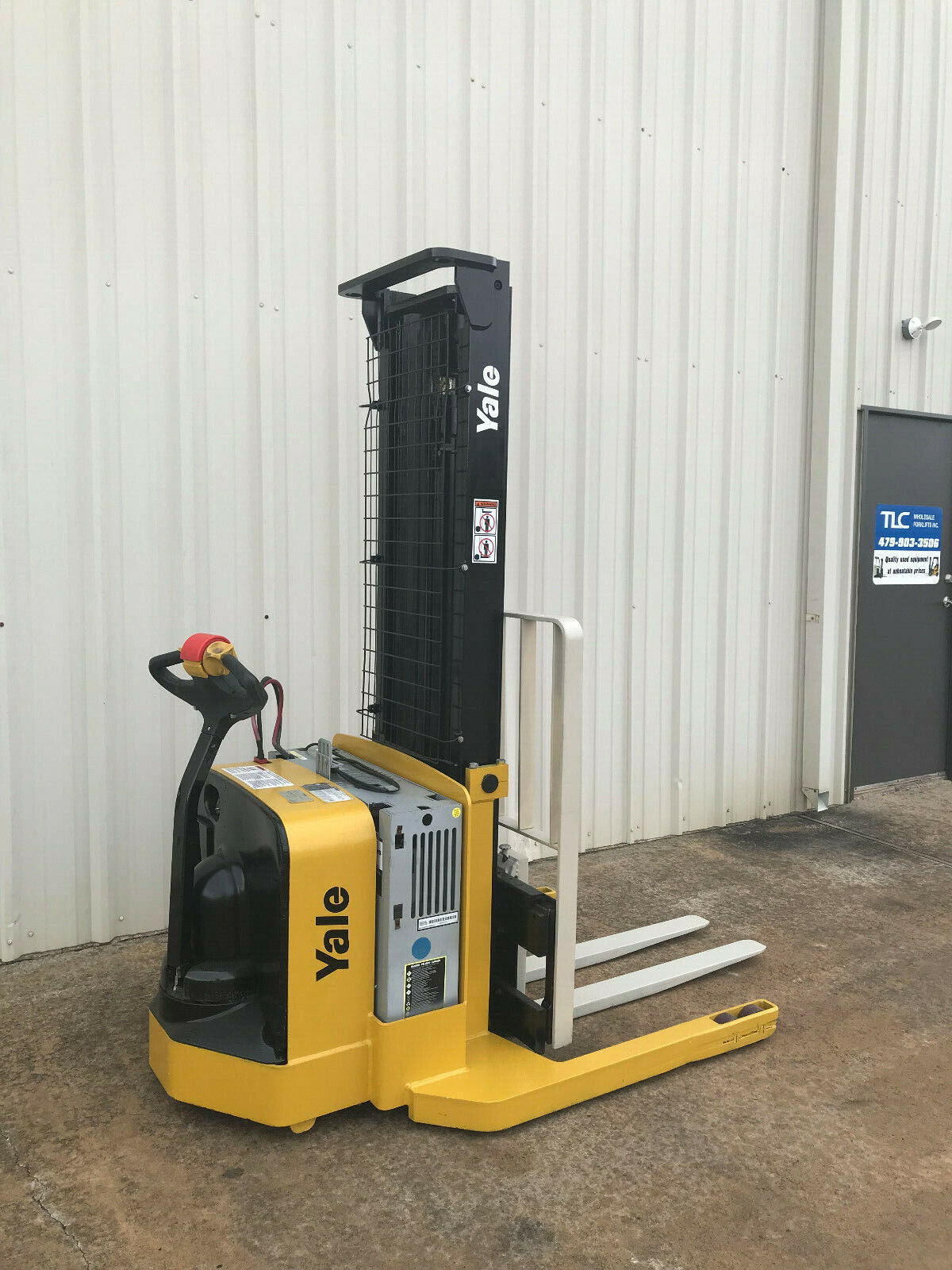 2009 Yale Walkie Stacker | 3649 hours - 3800lb capacity