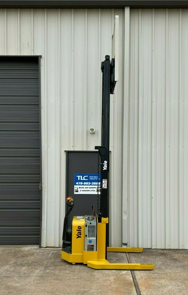 2010 Yale Walkie Stacker | 2533 hrs - 3800lb capacity