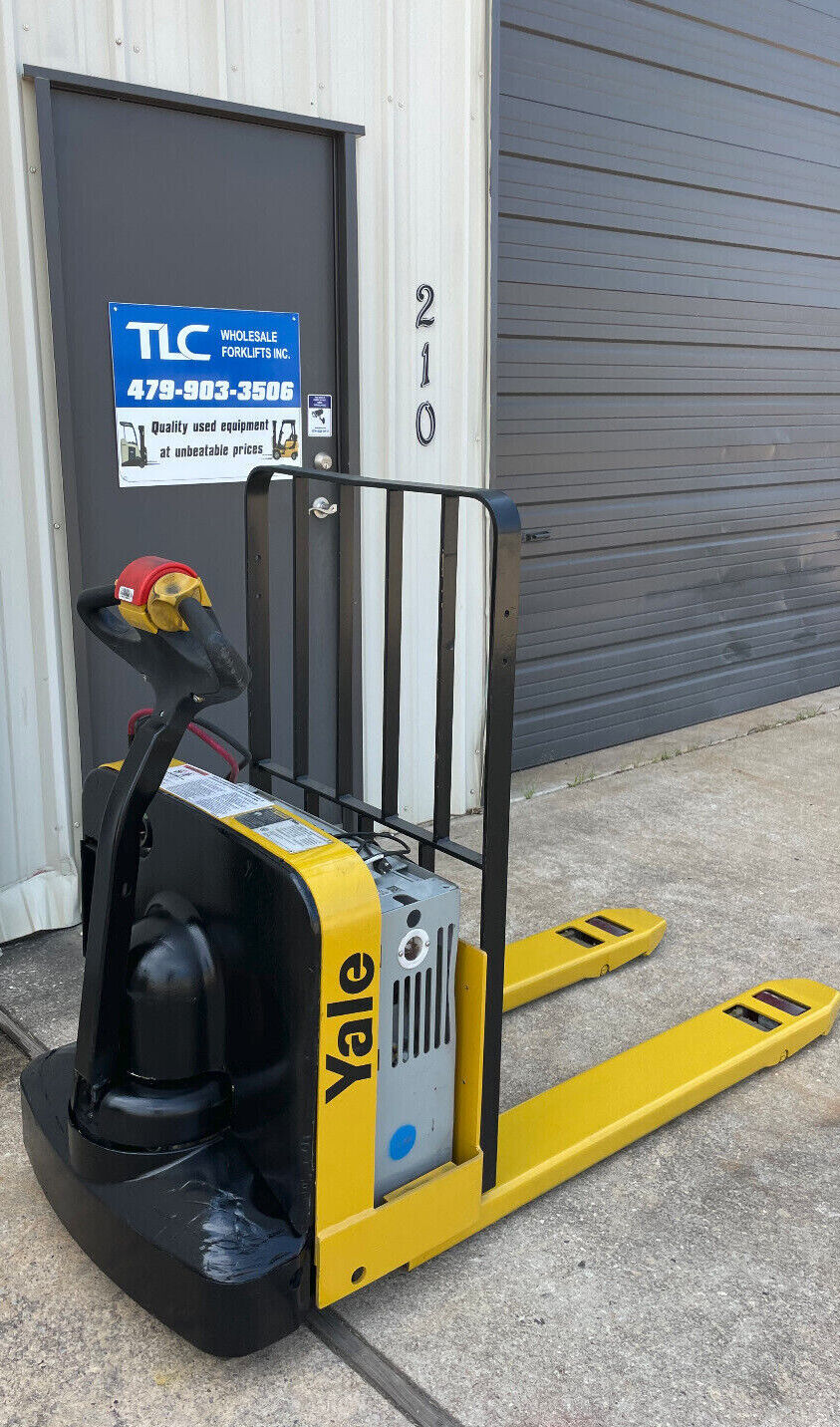 2015 Yale Electric Pallet Jack | 879 hrs - 5000lb capacity