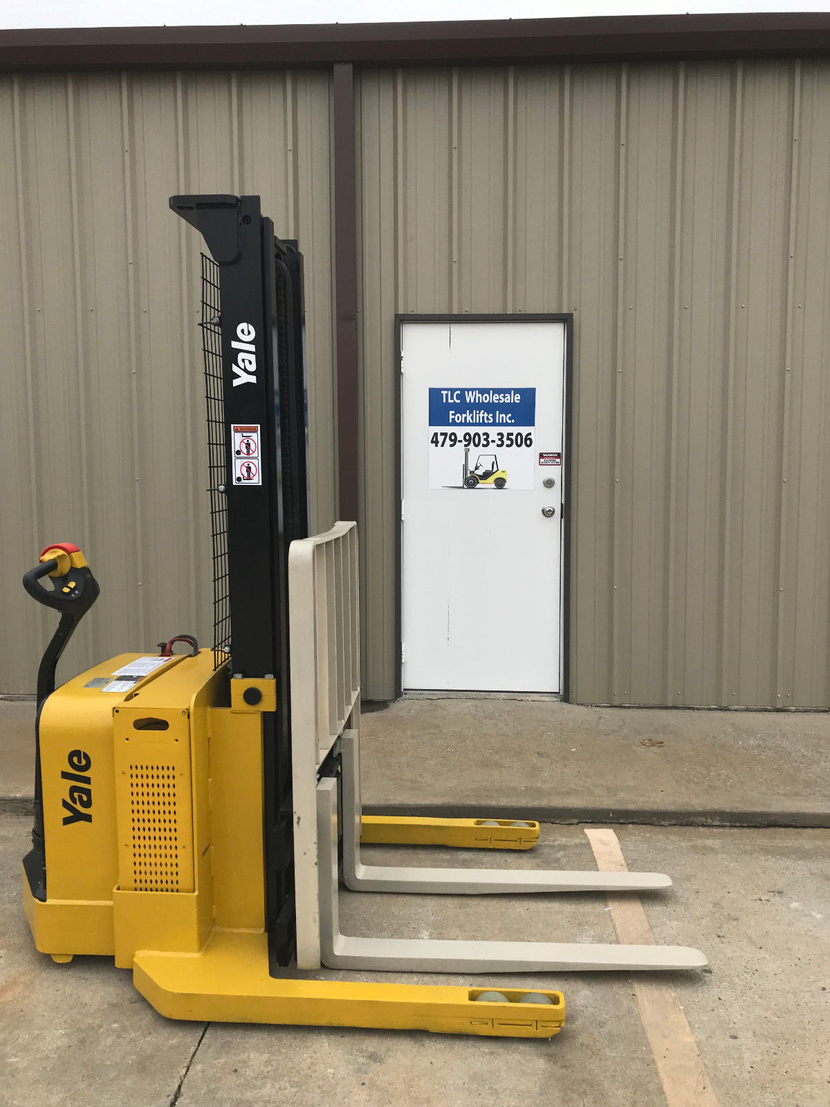 2009 Yale Walkie Stacker | 3432 hrs - 3800lb capacity