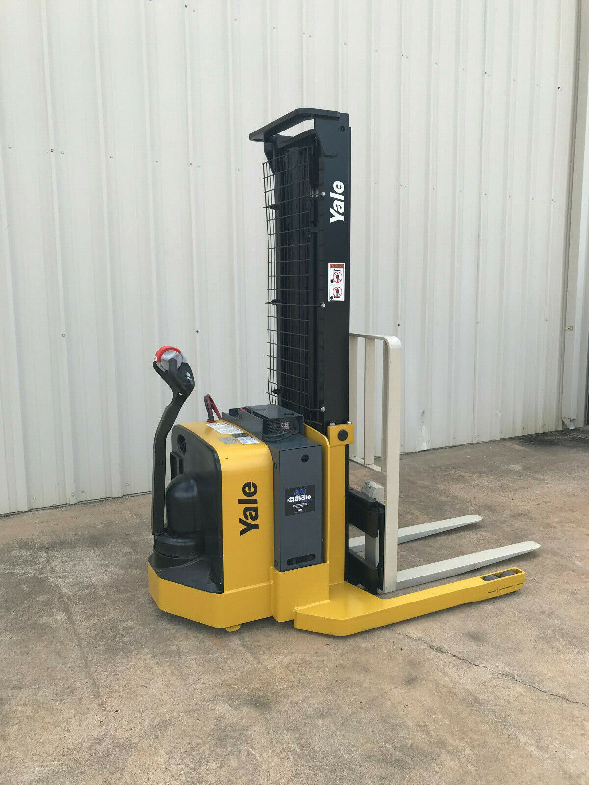 2012 Yale Walkie Stacker | 1422 hrs - 3800lb capacity