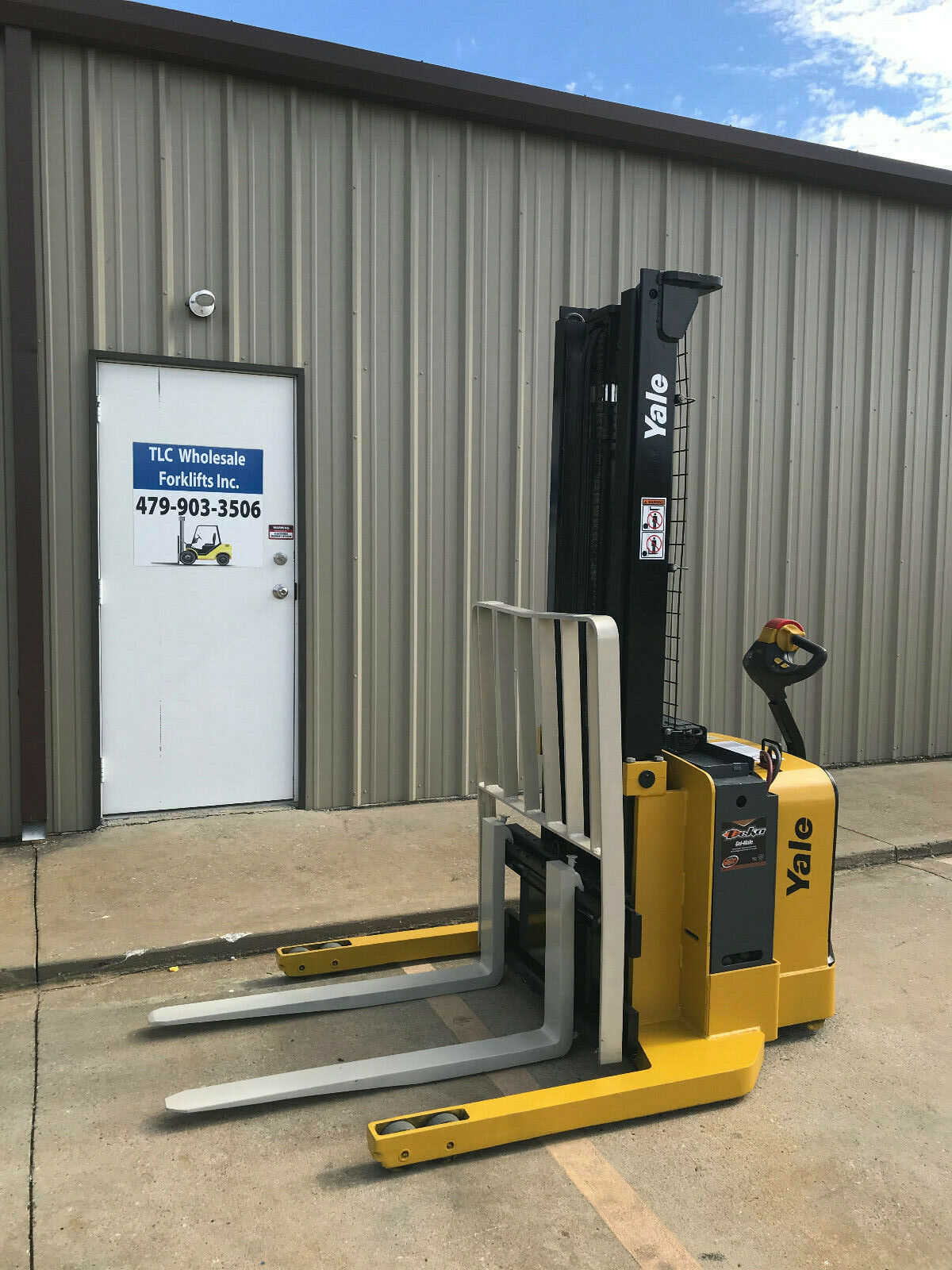 2008 Yale Walkie Stacker | 897 hrs - 3800lb capacity