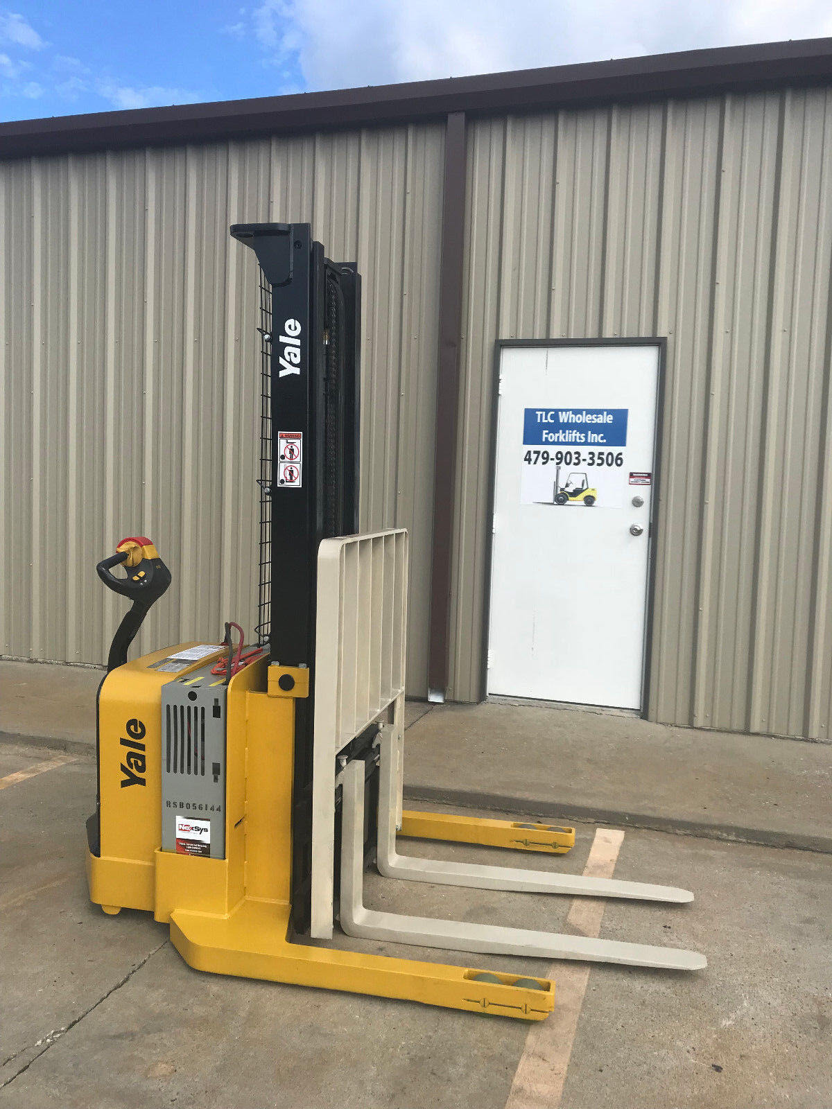 2013 Yale Walkie Stacker | 1384 hrs - 3800lb capacity