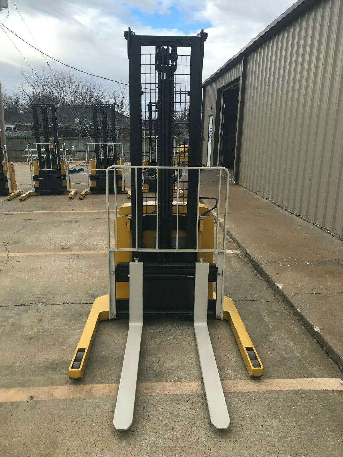 2006 Yale Walkie Stacker | 2854 hrs - 3800lb capacity