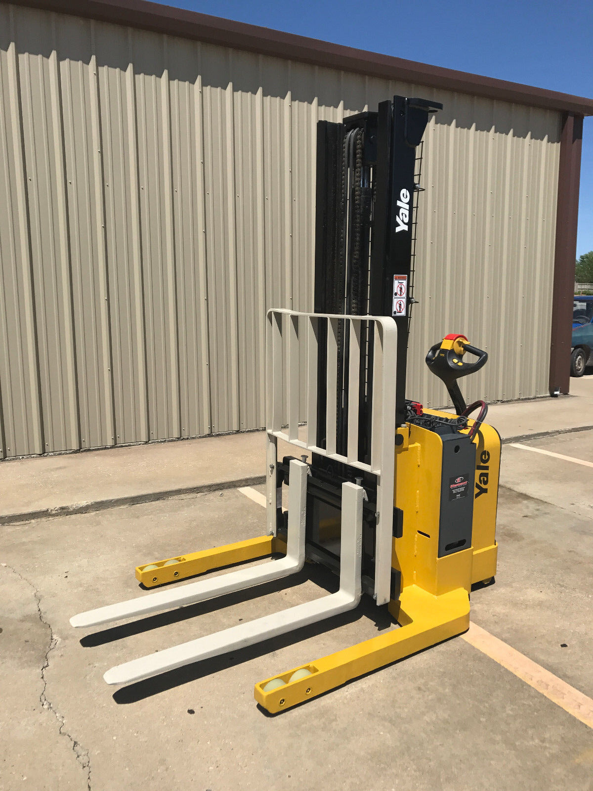 2008 Yale Walkie Stacker | 1081 hrs - 3800lb capacity