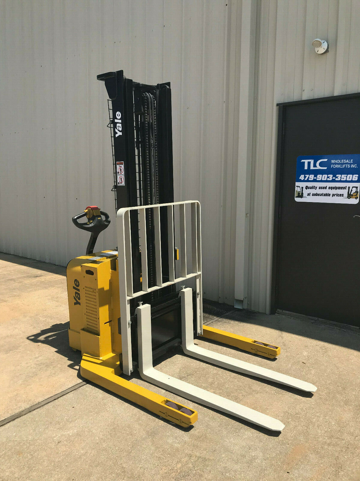 2009 Yale Walkie Stacker | 4459 hours - 3800lb capacity