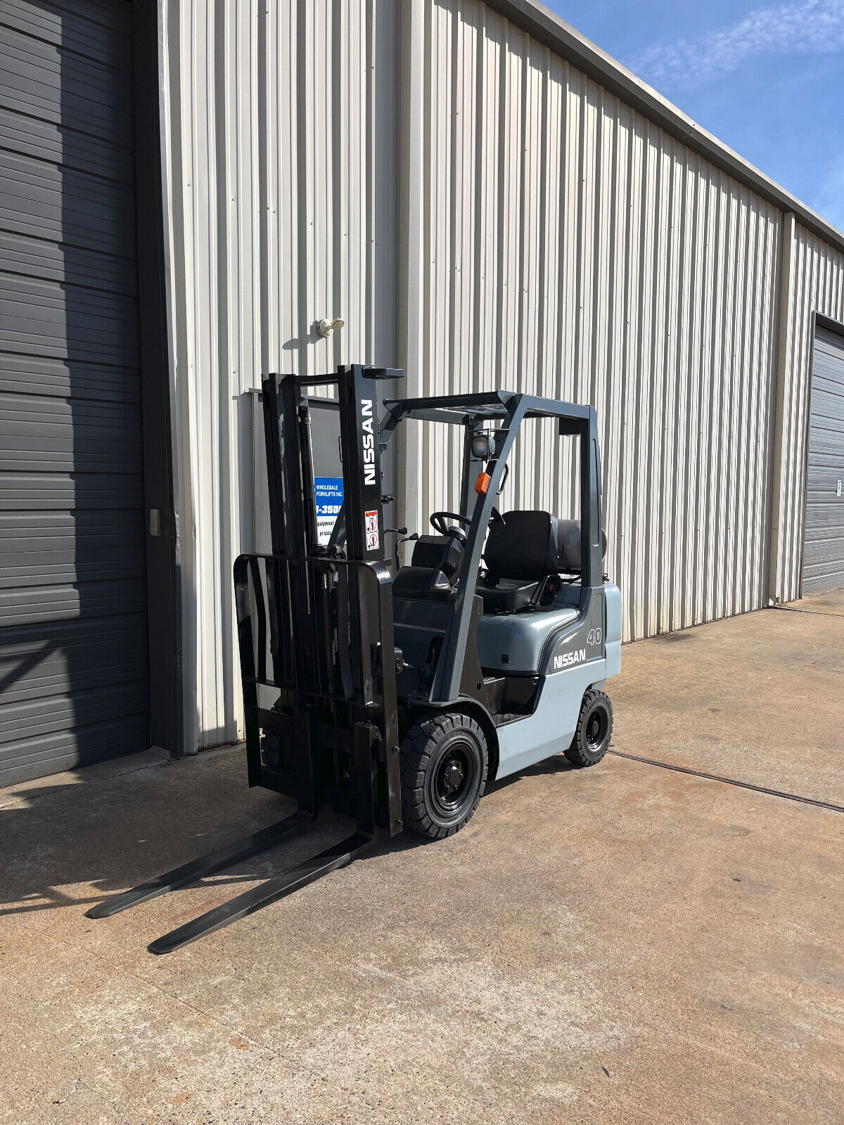 2010 Nissan Propane Forklift | 4042 hrs - 4000lb capacity