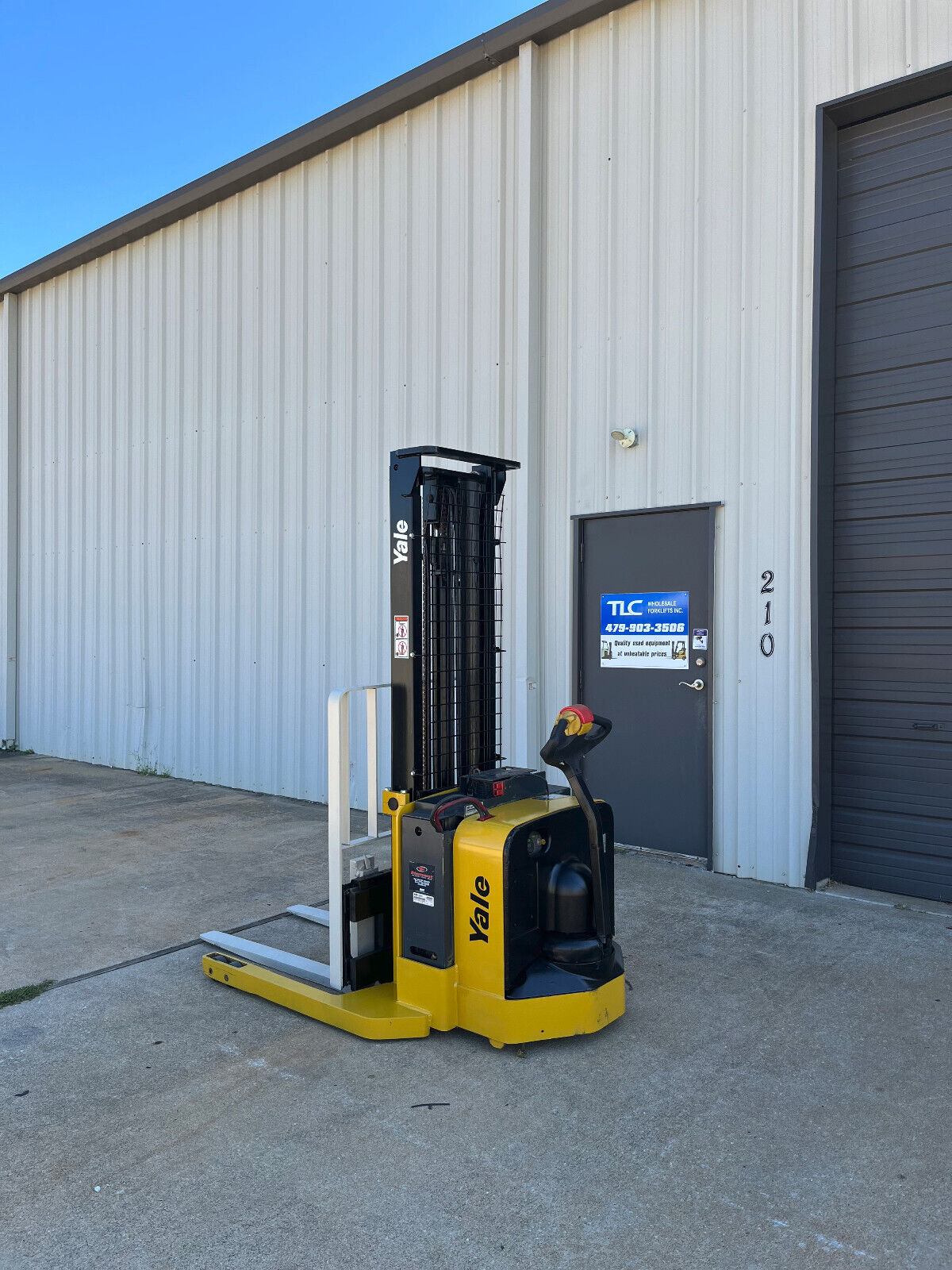 2015 Yale Walkie Stacker | 1032 hrs - 3800lb capacity