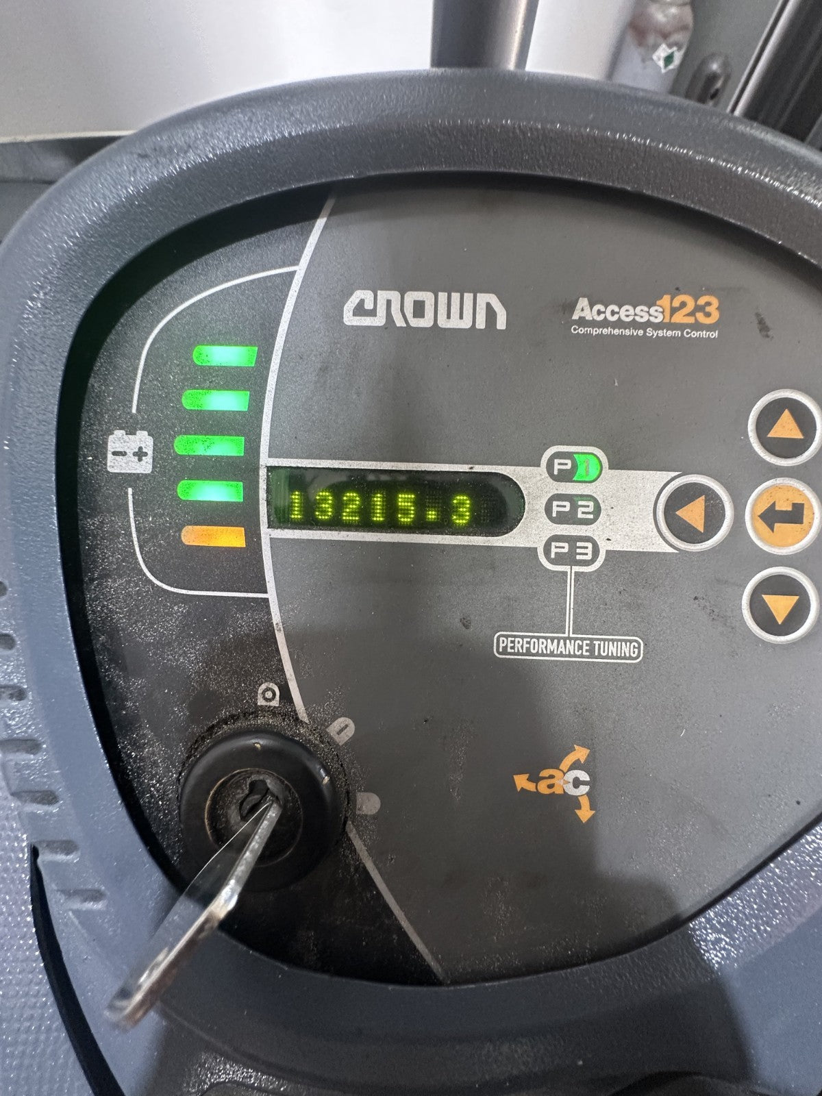 8944122