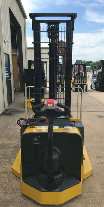 2012 Yale Walkie Stacker | 1422 hrs - 3800lb capacity