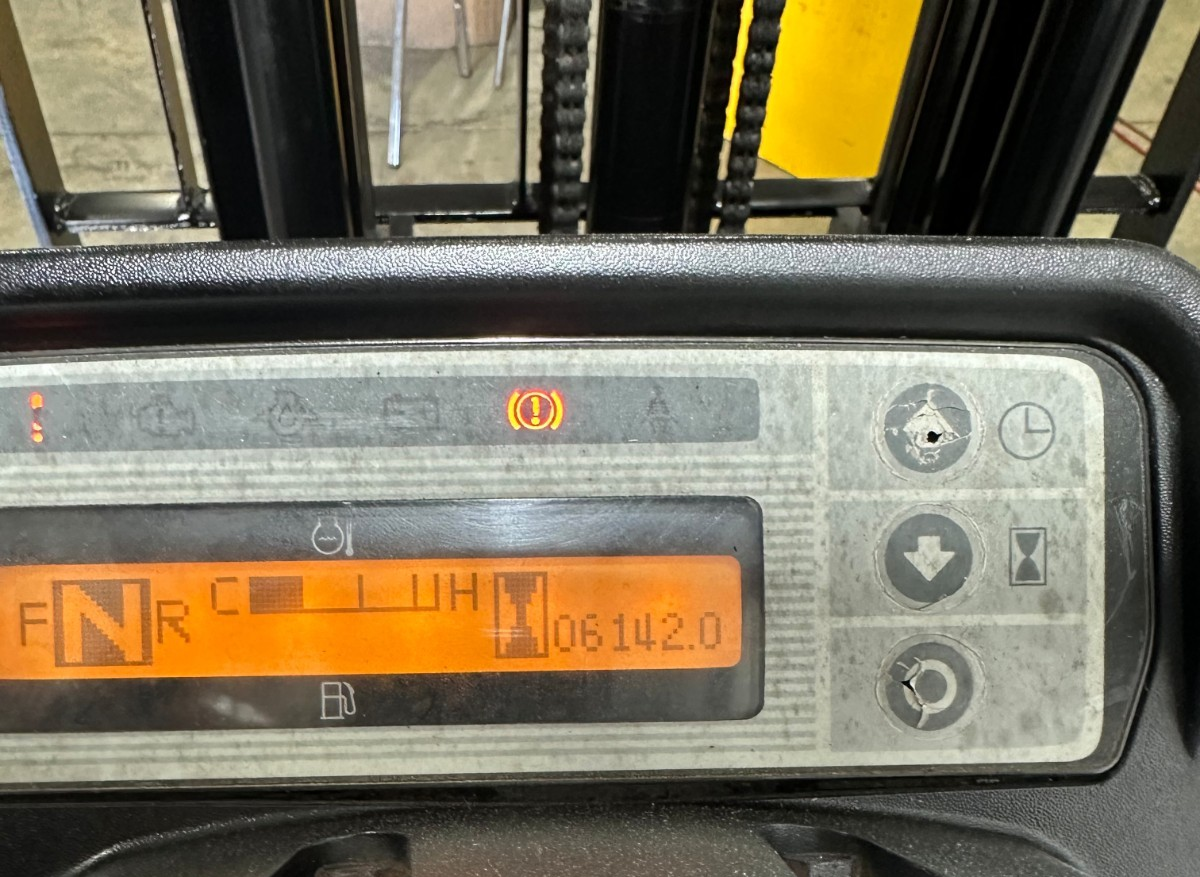8695872