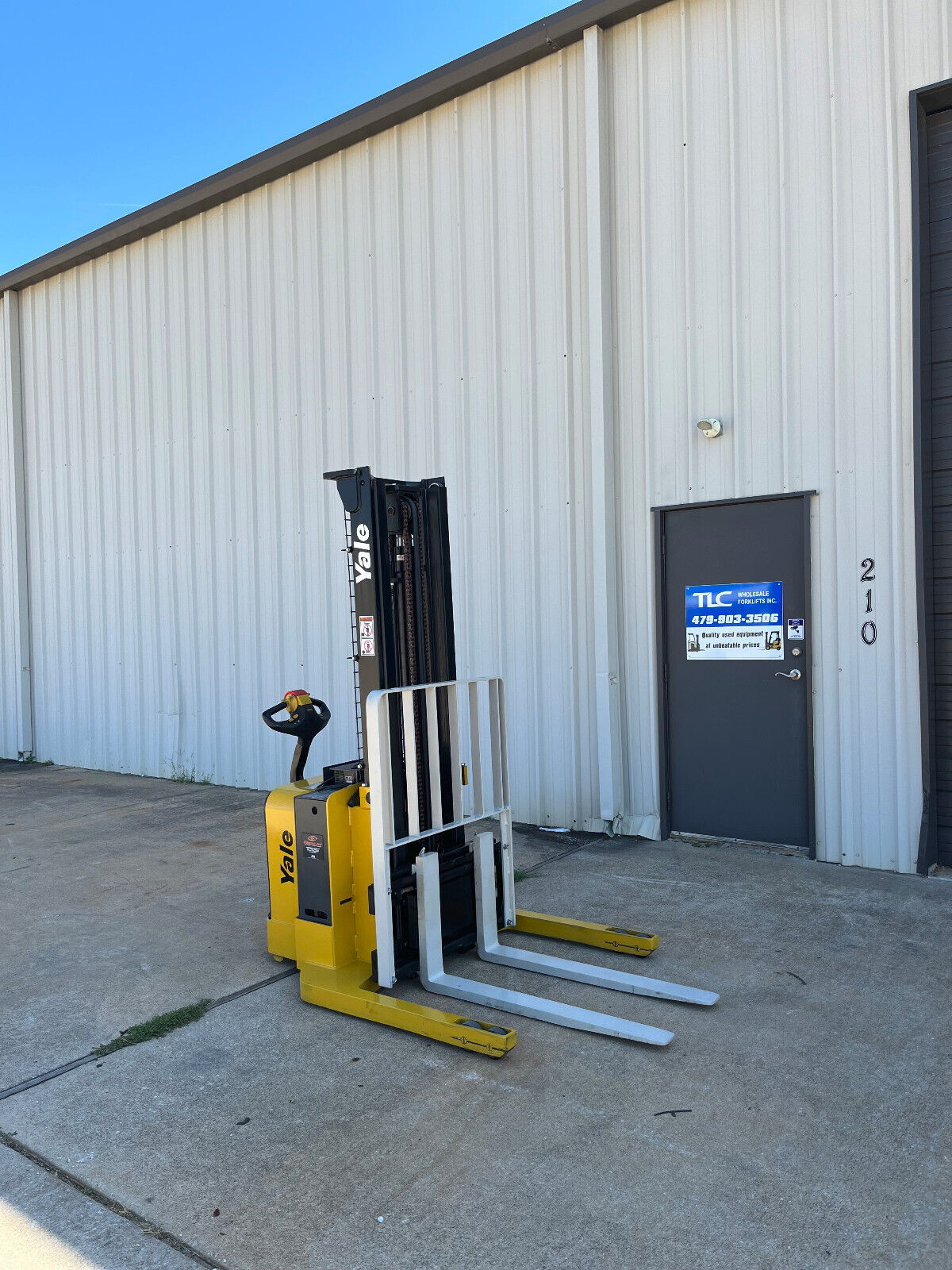 2016 Yale Walkie Stacker | 1100 hrs - 3800lb capacity