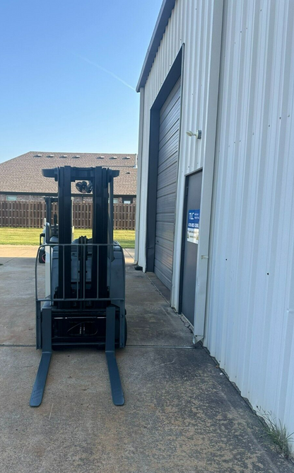 2010 Crown RC Forklift | 10,099 hrs - 3500lb capacity