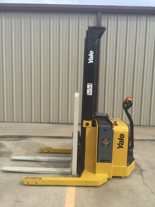 2012 Yale Walkie Stacker | 3924 hrs - 3800lb capacity