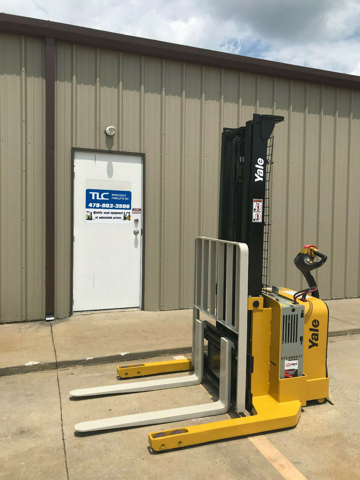 2013 Yale Walkie Stacker | 3126 hours - 3800lb capacity