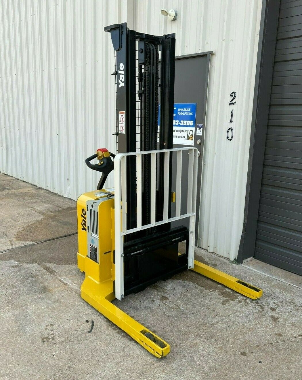 2010 Yale Walkie Stacker | 2361 hrs - 3800lb capacity