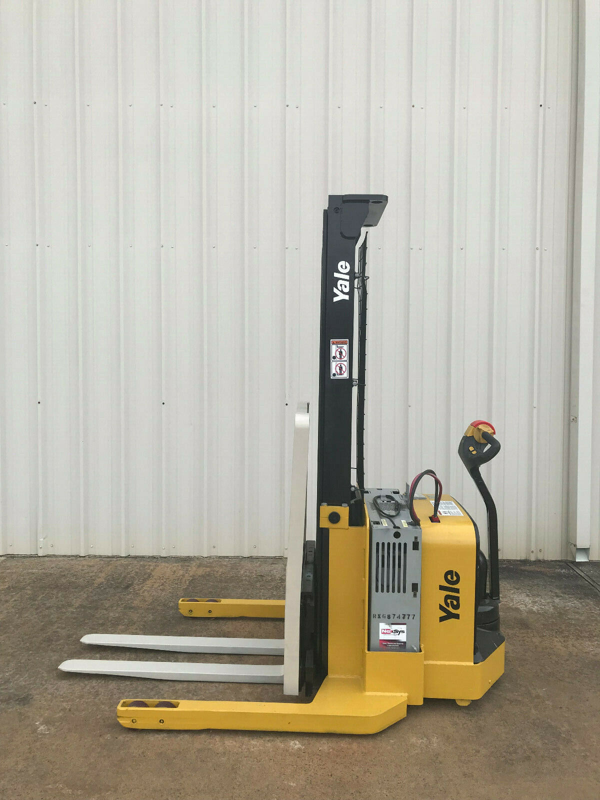 2009 Yale Walkie Stacker | 3649 hours - 3800lb capacity