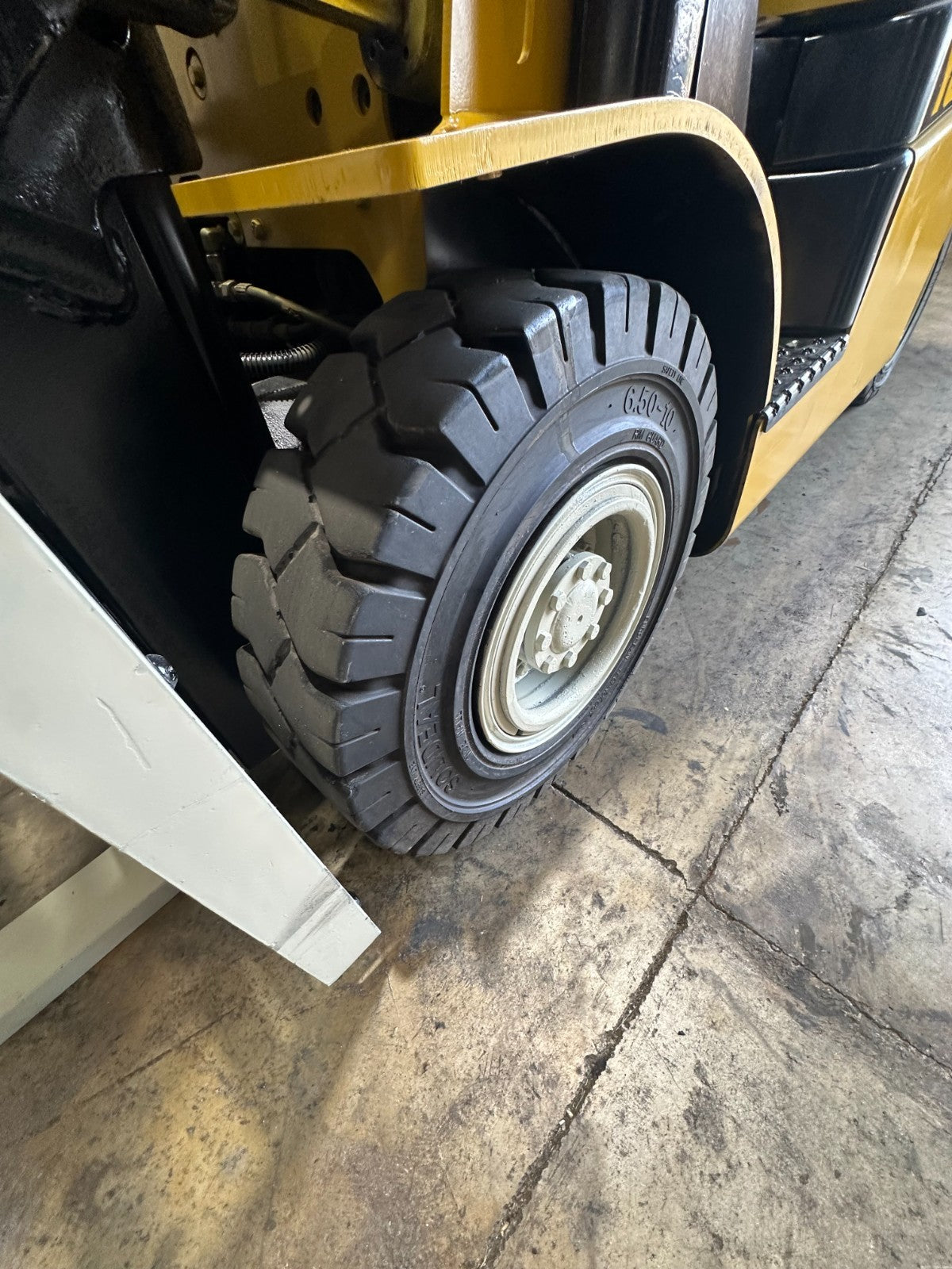 8905808