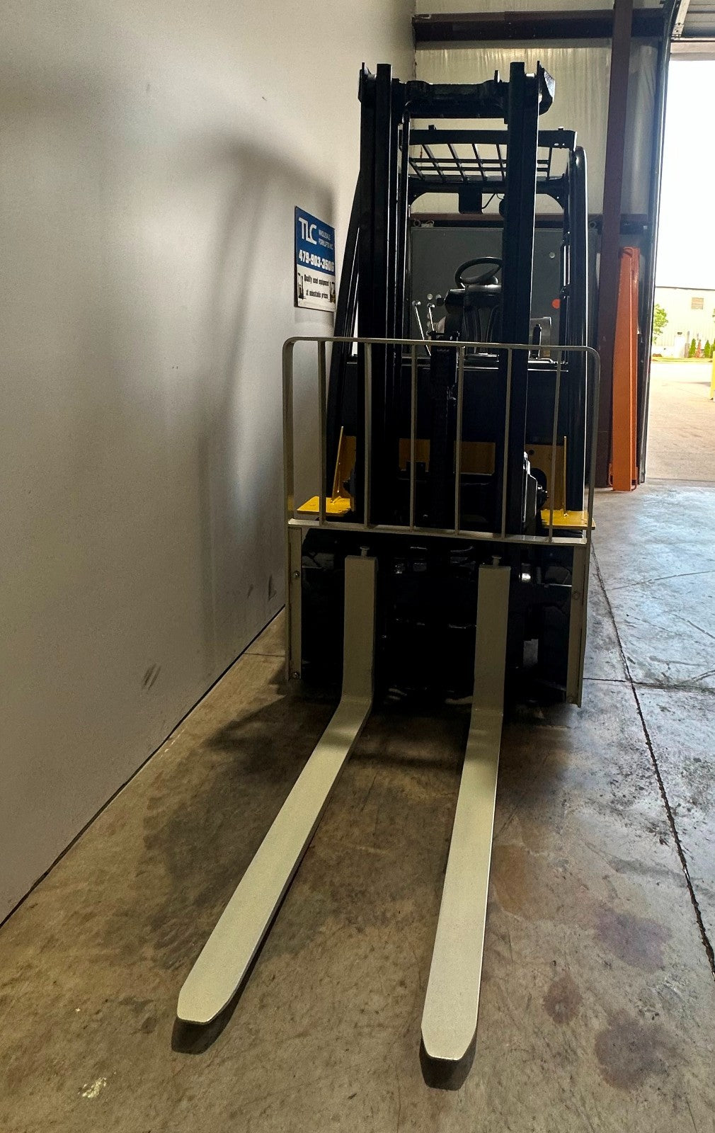 8905808