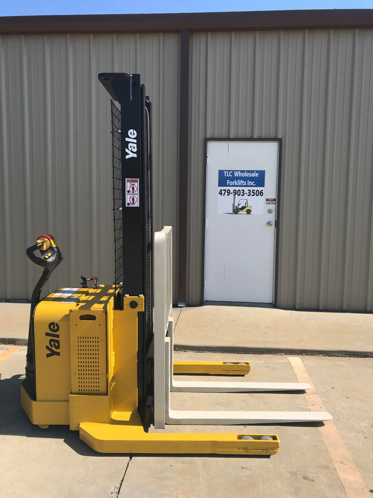 2009 Yale Walkie Stacker | 3698 hrs - 3800lb capacity