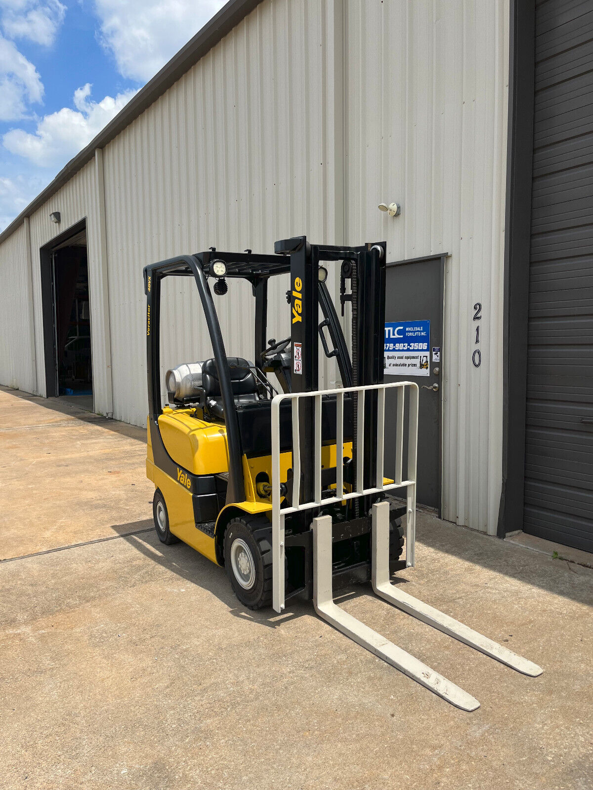 2013 Yale Propane Forklift | 8061 hrs - 4000lb capacity