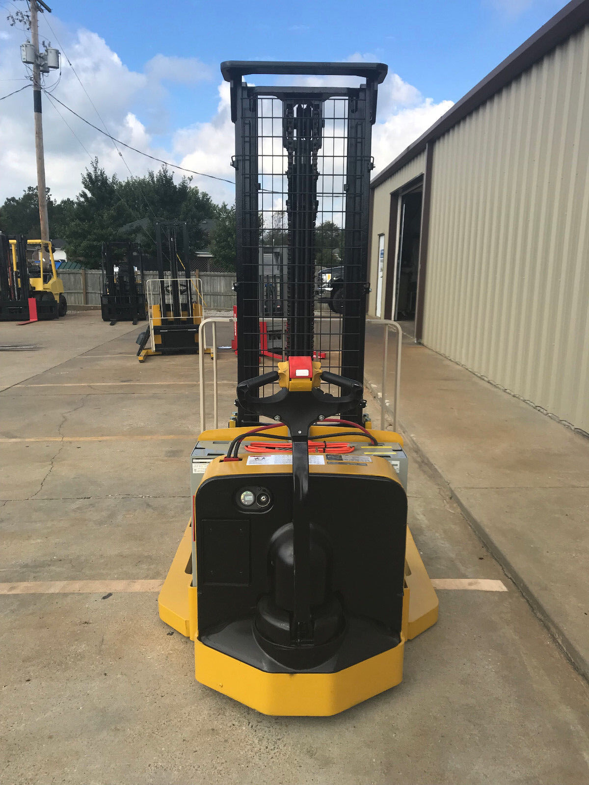 2013 Yale Walkie Stacker | 1384 hrs - 3800lb capacity