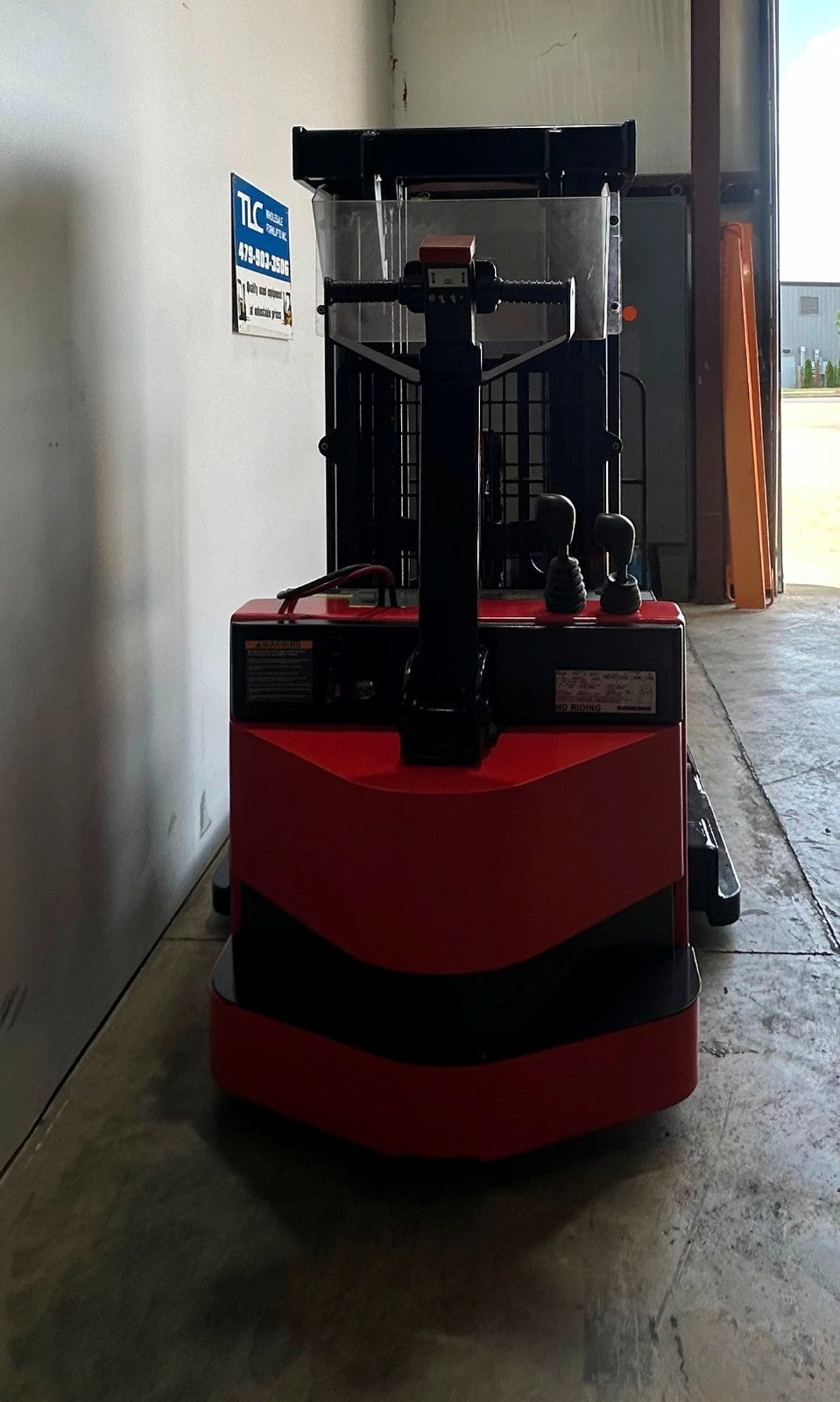 8905805
