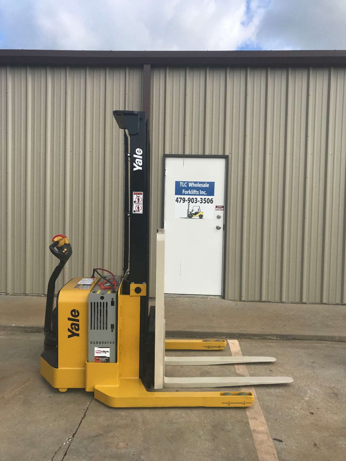 2013 Yale Walkie Stacker | 1384 hrs - 3800lb capacity