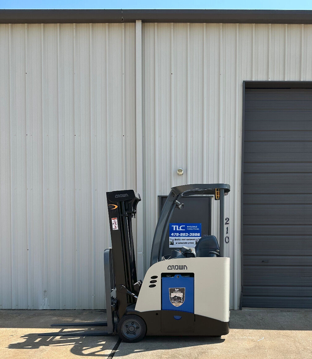 2014 Crown Forklift | 11,367 Hours - 3500lb capacity