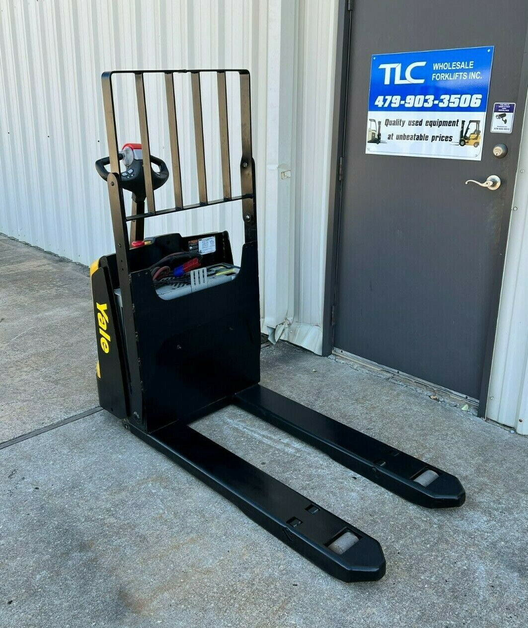 2016 Yale Electric Pallet Jack | 1860 hrs - 5000lb capacity