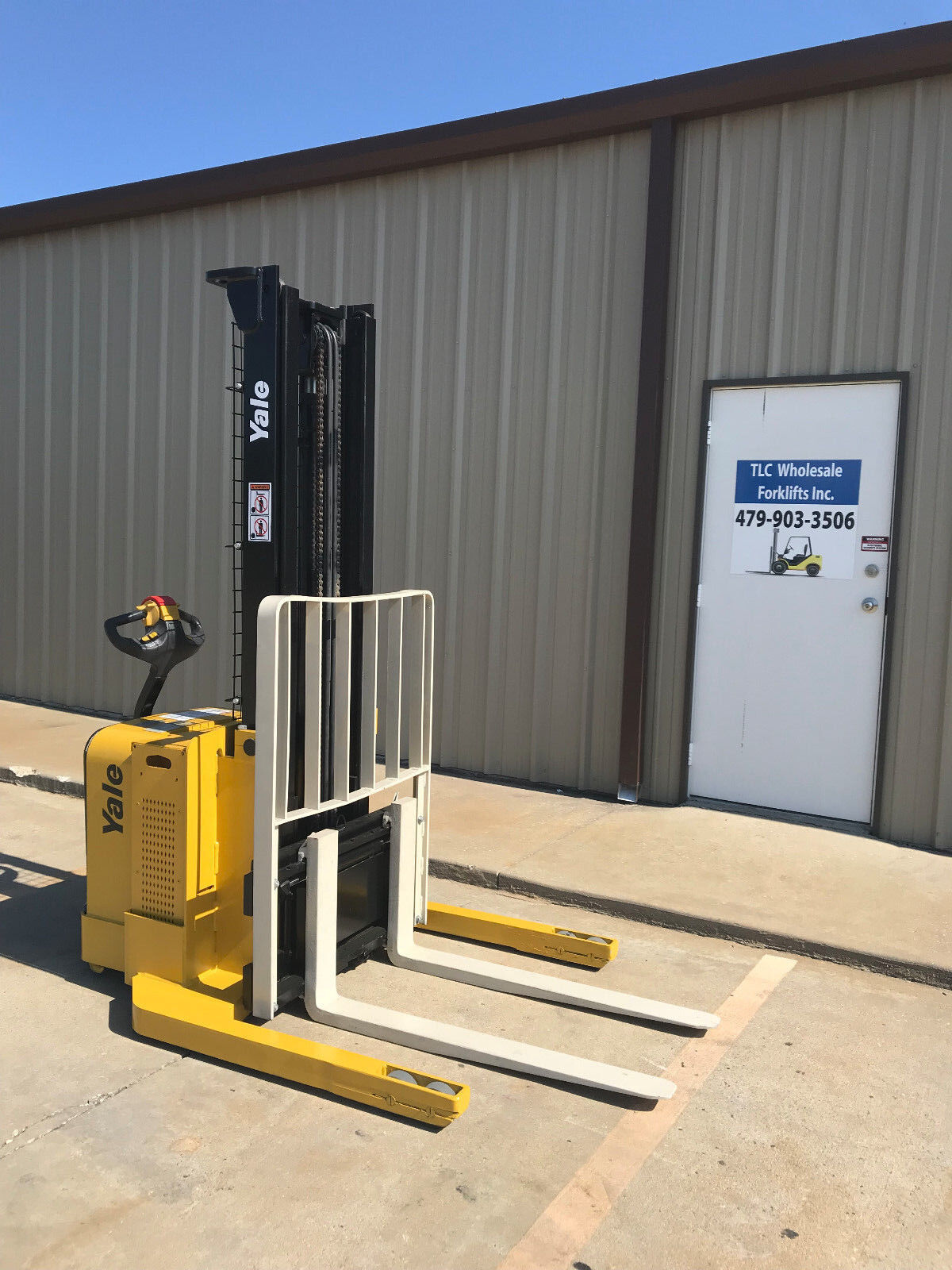 2009 Yale Walkie Stacker | 3698 hrs - 3800lb capacity