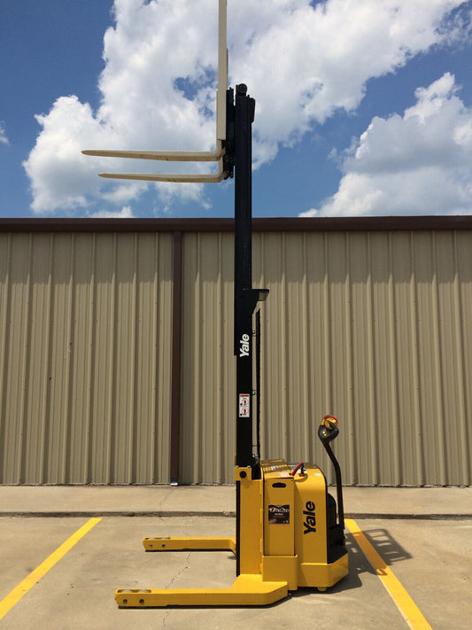 2009 Yale Walkie Stacker | 1405 hrs - 3800lb capacity